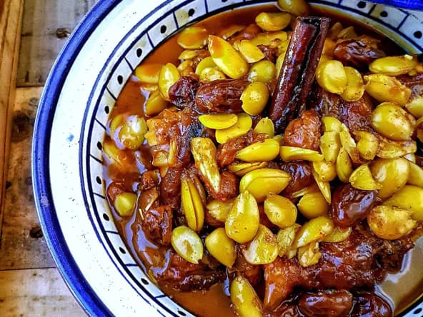 Pieds de mouton "kourranie" aux amandes et aux raisins secs