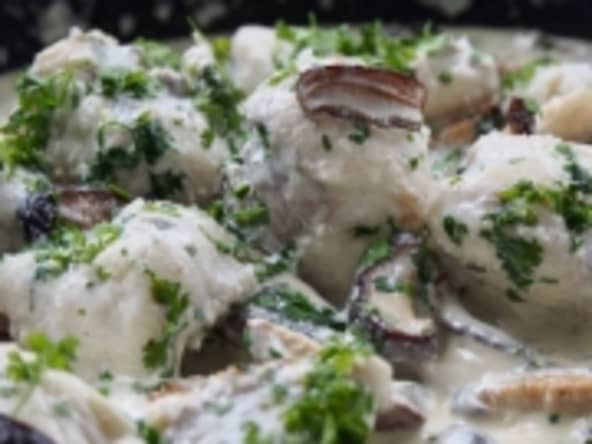 Poisson blanc en sauce lait de coco et champignons