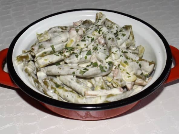 Haricots verts aux lardons et au fromage à l'ail et aux fines herbes