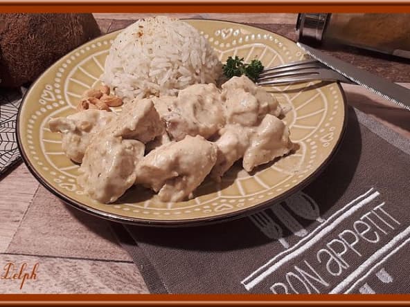 Poulet au curry lait de coco et noix de cajou
