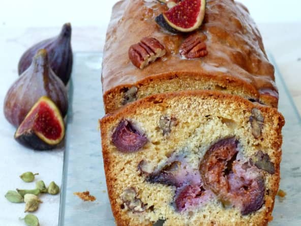 Cake d'automne aux figues, cardamome et noix de pécan