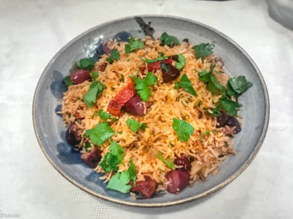 Riz sauté aux olives et aux tomates séchées