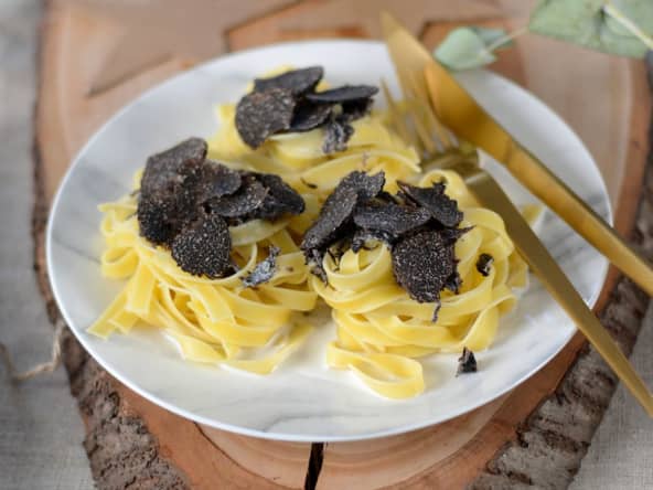 Pâtes à la truffe noire fraîche : un plat de fête