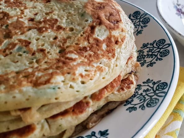 Blinis fait maison à la farine de châtaignes et aux herbes
