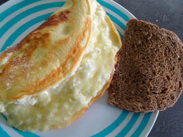 Omelette moelleuse au fromage