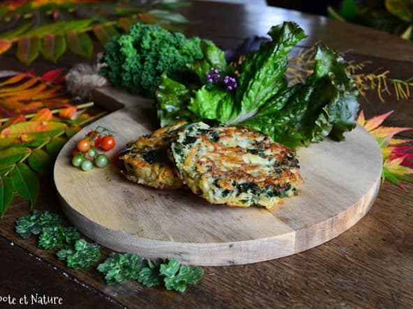 Galettes de pommes de terre comme des röstis au chou kale