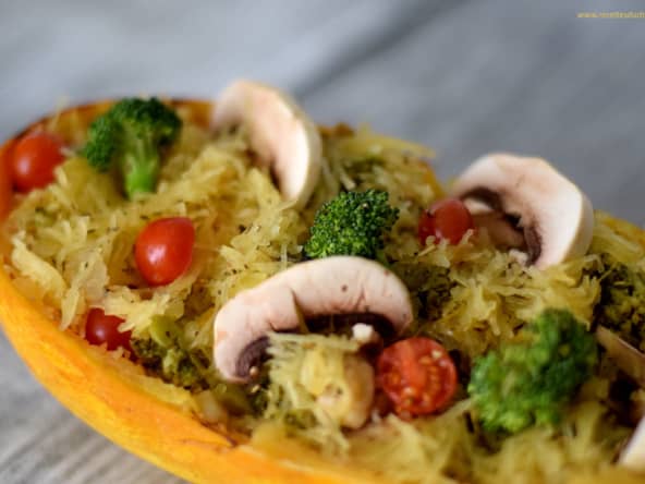 Poêlée de courge spaghetti, champignons et brocolis