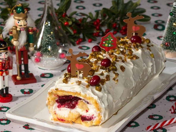 Bûche de noël aux canneberges, mascarpone et pistaches