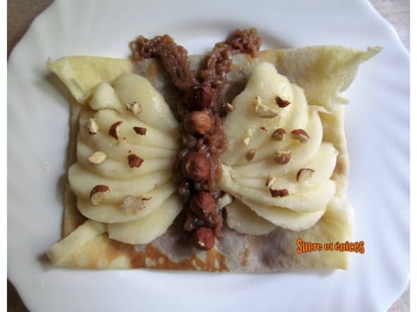 Crèpes Papillon à la crème de marrons, poires et noisettes