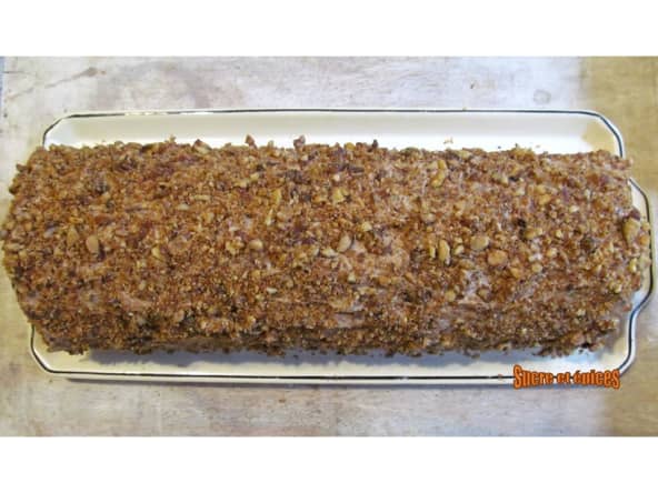 Bûche de noël facile roulée au praliné
