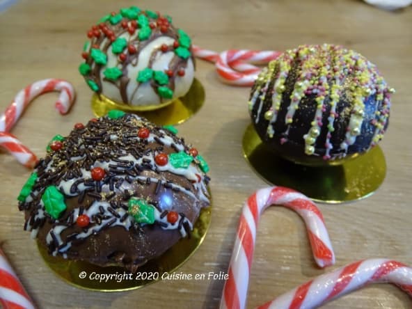 Bombe de chocolat garnie de guimauve pour un cadeau gourmand