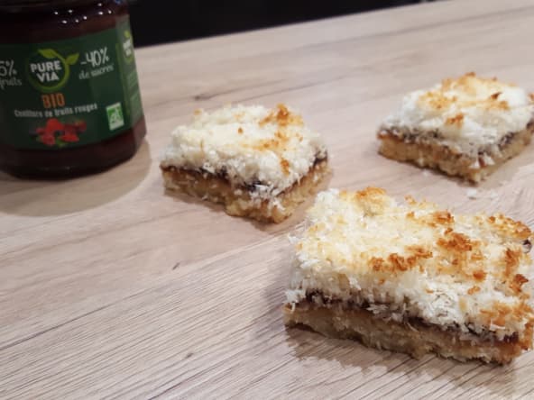 Croustillants à la noix de coco confiture de fruits rouge