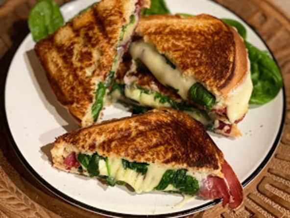 Croque-monsieur savoyard à la viande des grisons