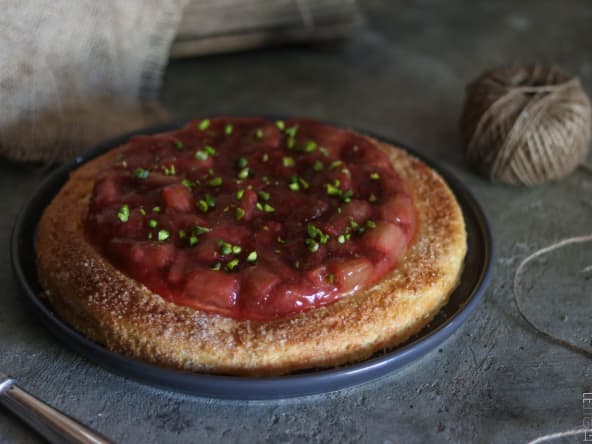 La tarte briochée fraise-rhubarbe