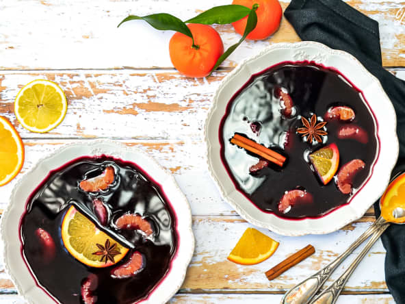 Soupe froide de vin aux épices de Noël