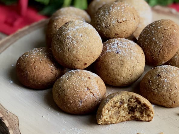 Biscuits moelleux à la noisette avec des jaunes d'oeufs