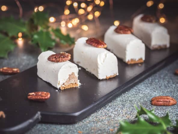 Mini bûches noix de pécan et tonka pour noël