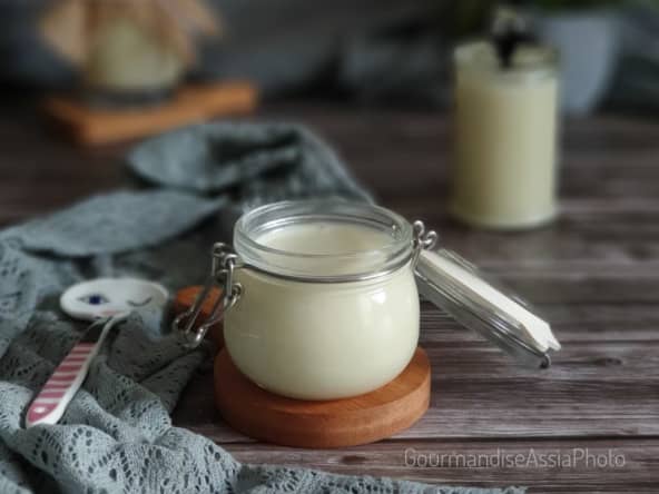 Pâte à tartiner au chocolat blanc et noix de coco facile, rapide et délicieuse