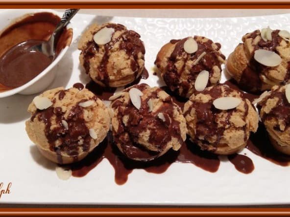 Choux craquelins vanille à la sauce chocolat