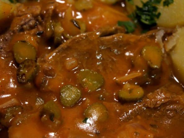 Langue de boeuf sauce piquante tomate et cornichons