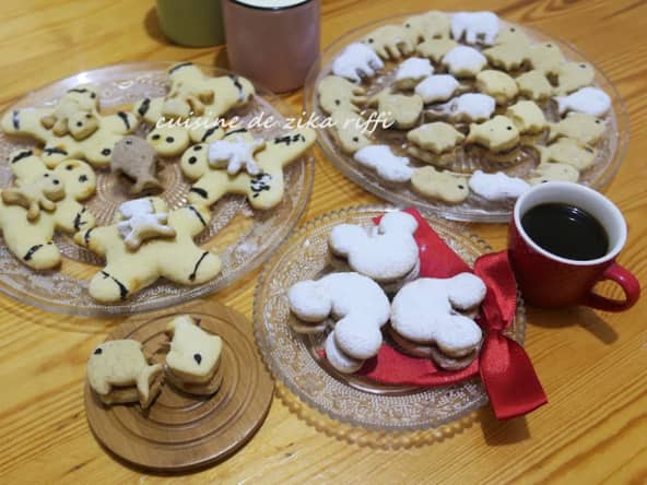 BISCUITS SABLÉS PERSONNAGES AU ZESTE D'ORANGE ET CHOCOLAT POUR IZA