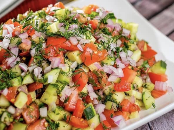 Salade Shirazi : une recette traditionnelle iranienne