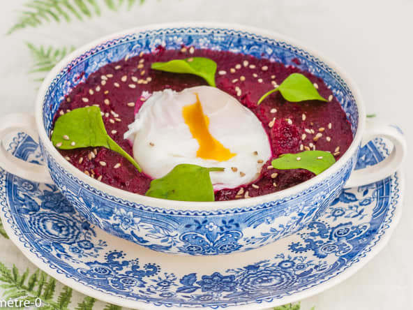 Betteraves aux oeufs pochés