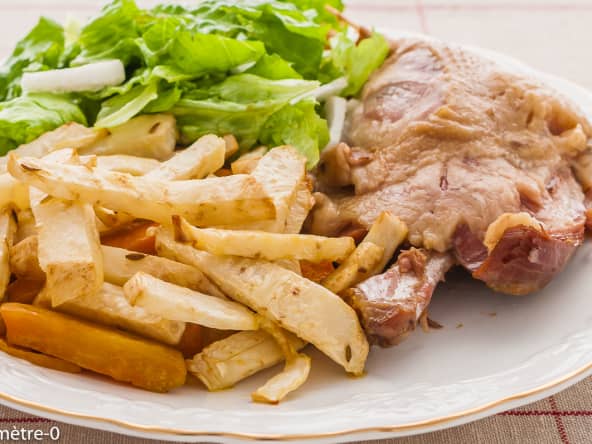 Confit d'oie, frites de céleri et patates douces