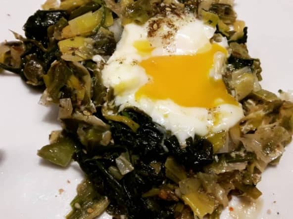 Oeufs braisés aux poireaux et au zaatar