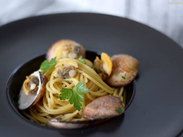 Spaghetti aux amandes de mer comme en Italie (alle vongole)