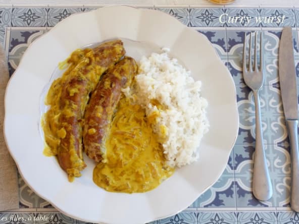 Curry wurst à la bière et aux poireaux