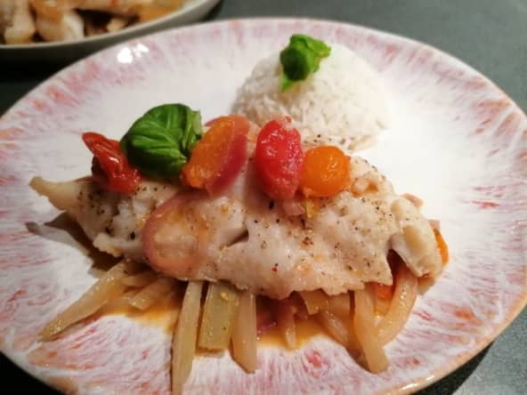 Filets de daurade pochés aux couleurs d’Italie, au fenouil oignons rouges tomates cerises