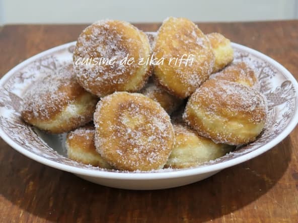SFENJS ALGERIENS- BOULES DE BEIGNETS AU YAOURT ET AU SUCRE