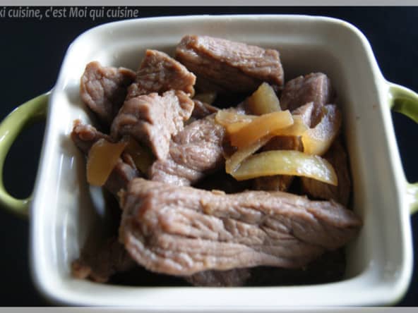 Boeuf aux oignons
