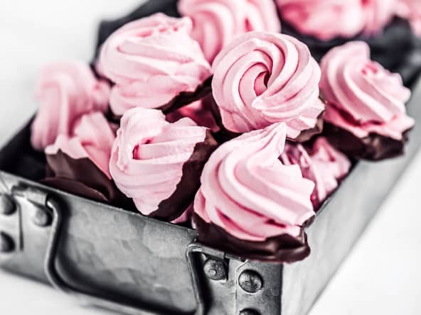 Meringues aux framboises et chocolat