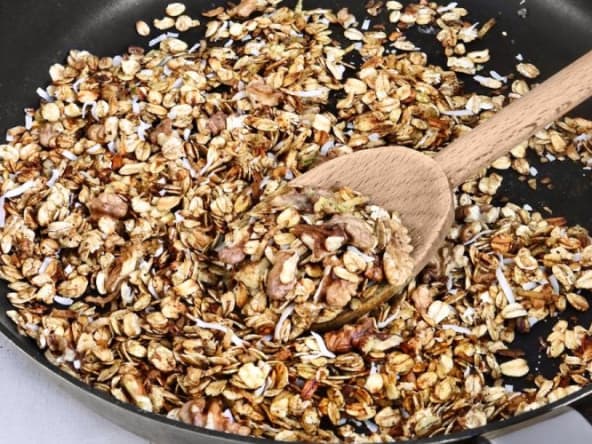 Granola aux noix à la poêle
