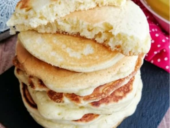 Les véritables pancakes américains épais et moelleux