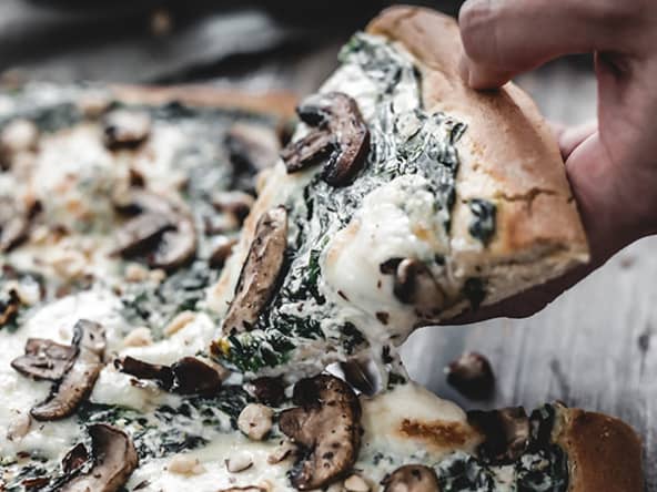 Pizza épinards, ricotta et champignons