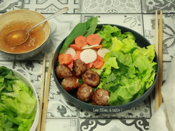 Nem nuong ou boulettes de porc à la vietnamienne