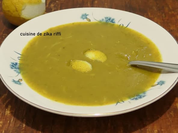 SOUPE DE LENTILLES VERTES A LA TURQUE AUX COPEAUX DE ZESTE DE CITRON