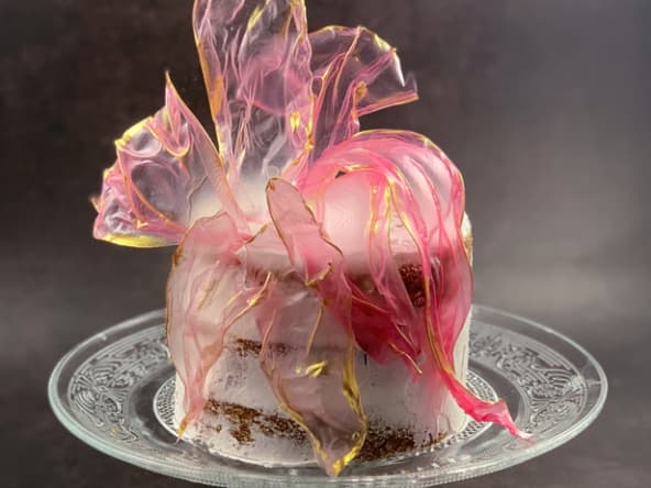 La technique des voiles en feuilles de riz pour le cake design