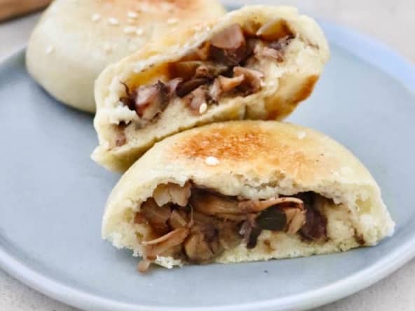 Pains à la vapeur au fruit du jacquier et aux champignons