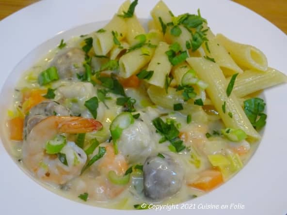 Blanquette de lotte, crevettes et Penne