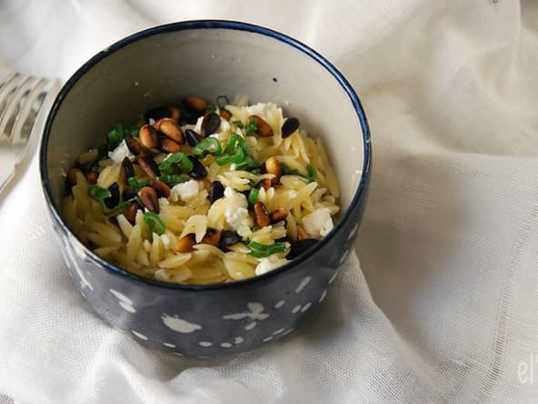 Salade de pâtes à la feta et aux pignons