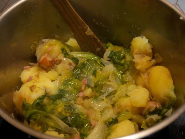 Salade ardennaise traditionnelle au lard