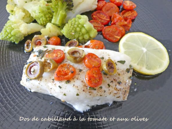 Dos de cabillaud à la tomate et aux olives