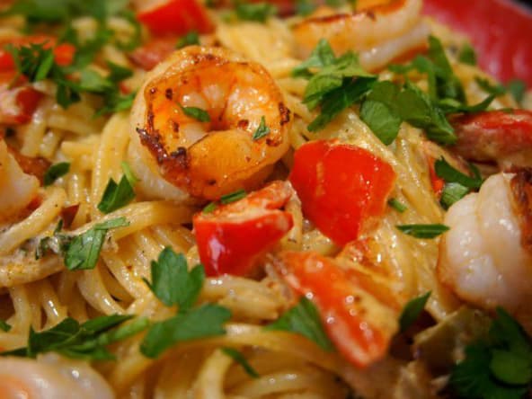 Spaghetti aux crevettes et poivrons