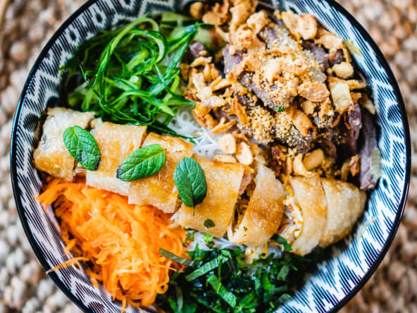 Bo bun vietnamien Bœuf sauté aux vermicelles de riz