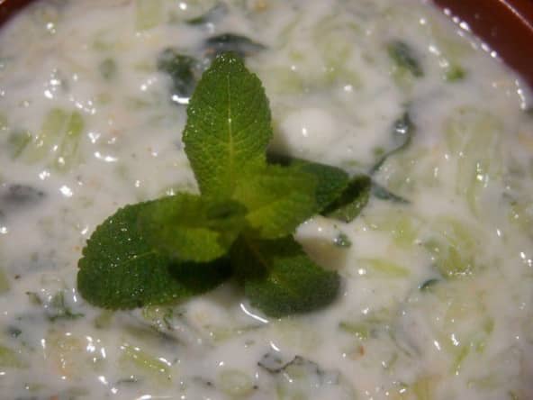 Raïta indien au concombre et à la menthe