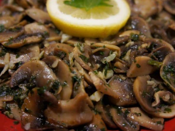 Champignons de Paris sautés à l'ail et persil